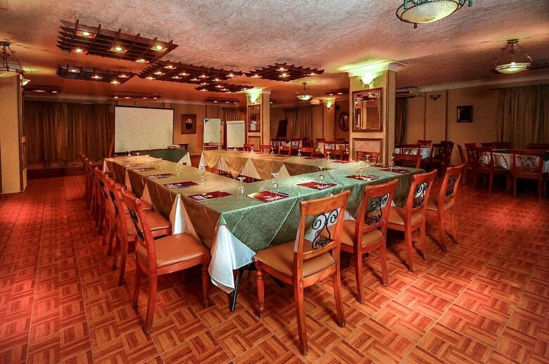 Hotel Adham Compound