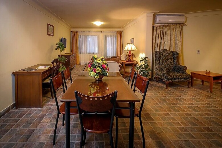 Hotel Adham Compound