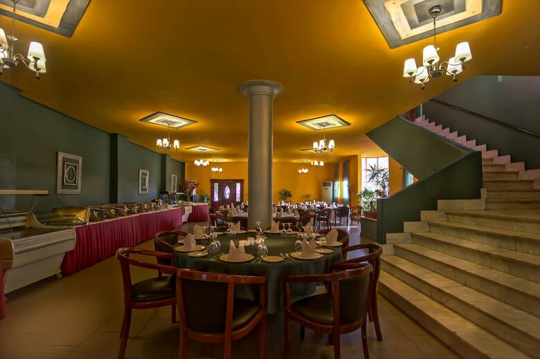 Hotel Adham Compound