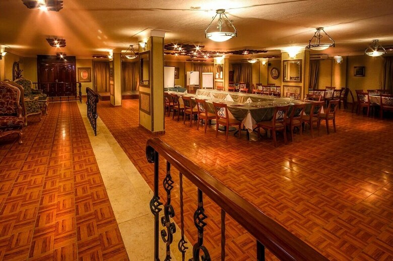 Hotel Adham Compound