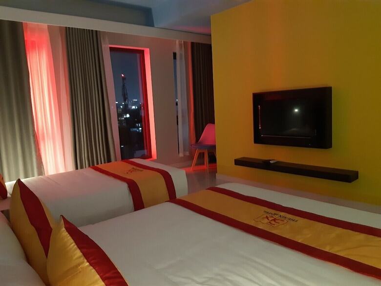 The Six Hotel