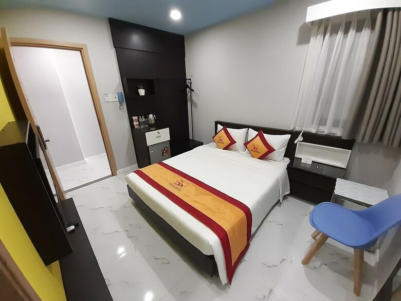 The Six Hotel