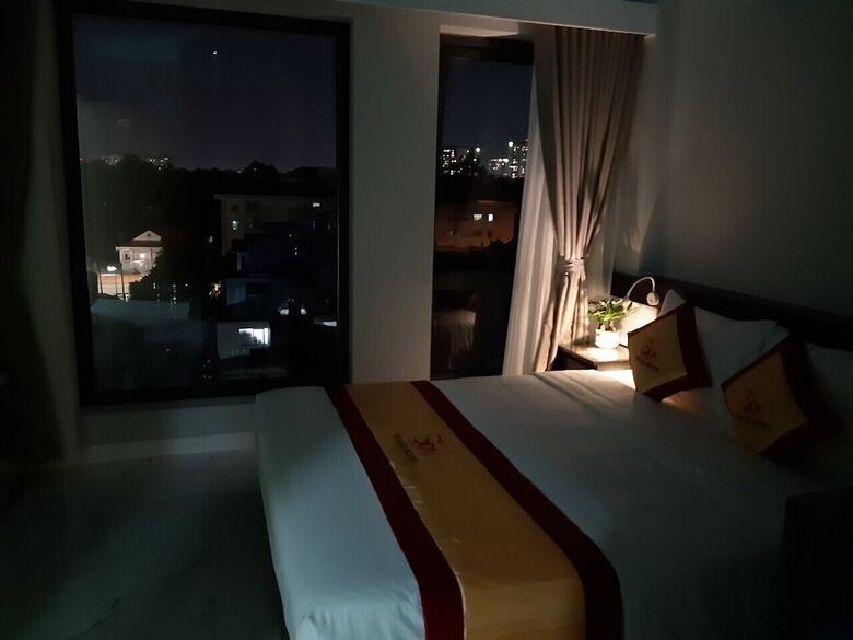 The Six Hotel