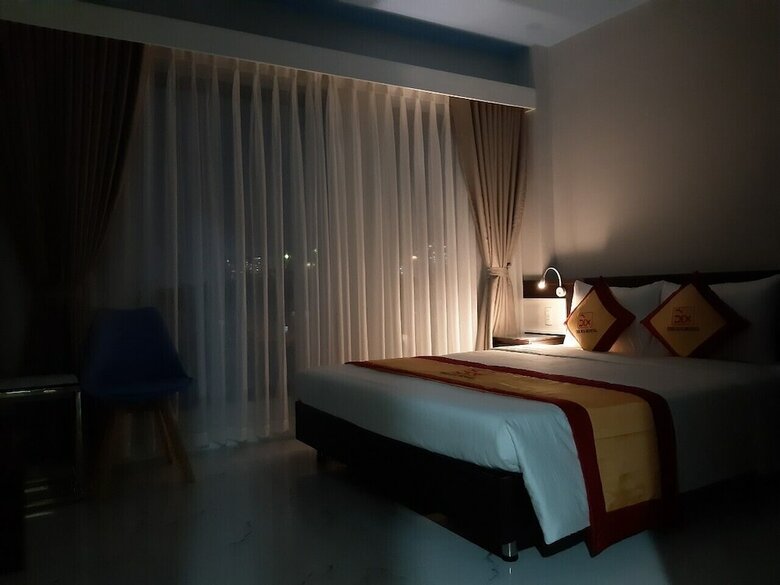 The Six Hotel