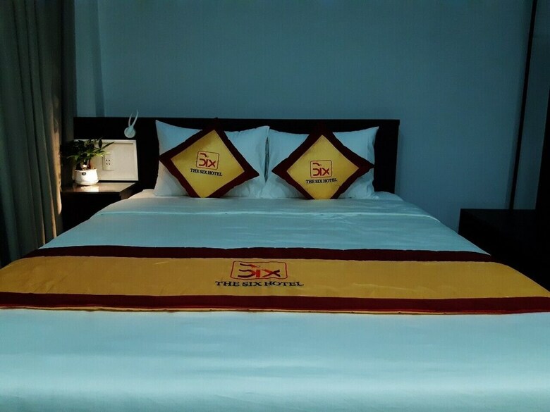 The Six Hotel
