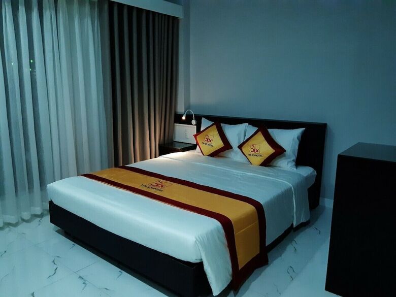 The Six Hotel