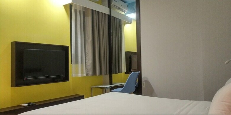 The Six Hotel