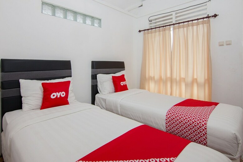 Bed & Breakfast Oyo 1812 Dg Inn Omah Waris