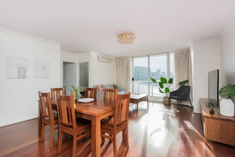 Apartamentos 3 Bedroom Across From Crown Free Parking
