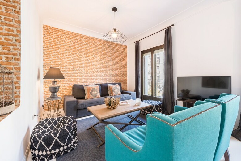3 Bd Apartment Perfect Location In Plaza de Chueca
