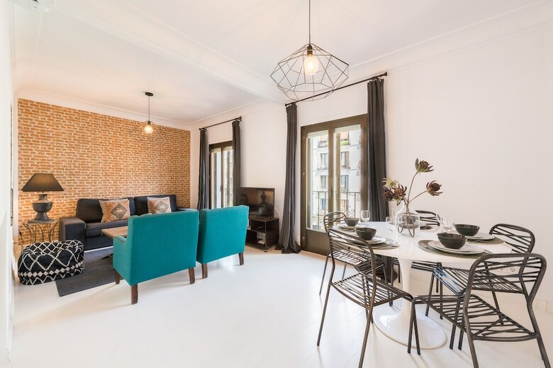 3 Bd Apartment Perfect Location In Plaza de Chueca
