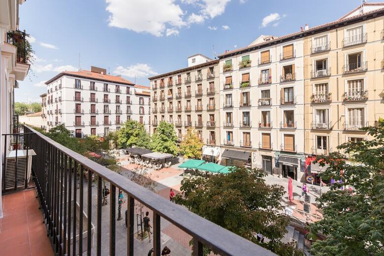 3 Bd Apartment Perfect Location In Plaza de Chueca