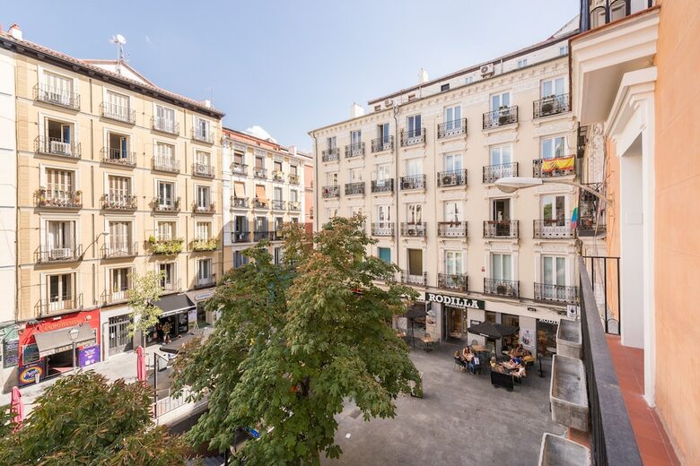 3 Bd Apartment Perfect Location In Plaza de Chueca