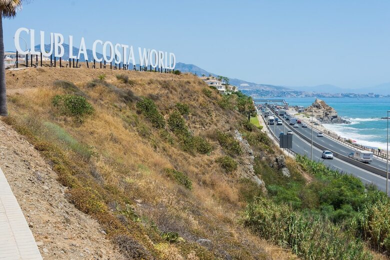 Malibu 8 - Stunning 2br Sea View Condo, Heated Pool