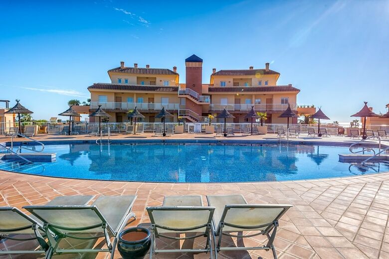Malibu 8 - Stunning 2br Sea View Condo, Heated Pool