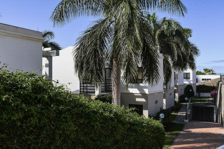 Sunshine Beach Villas