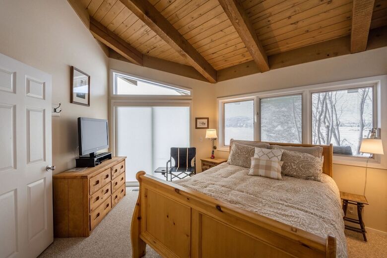 Lakeview Home 2001