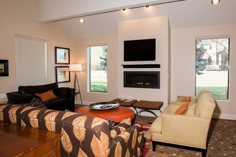 Three Kings By Identity Properties