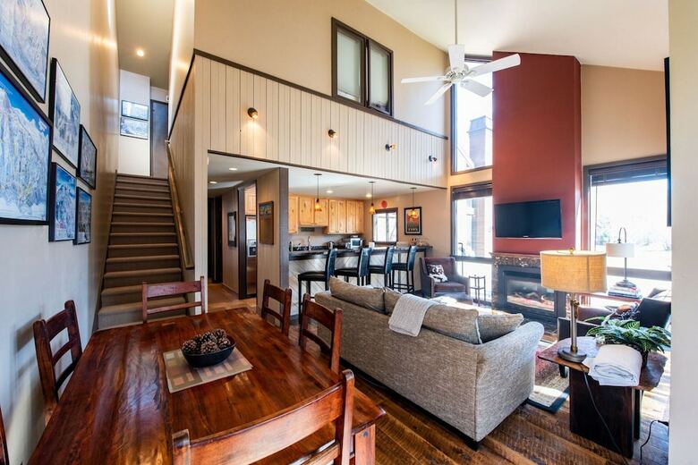 Three Kings By Identity Properties