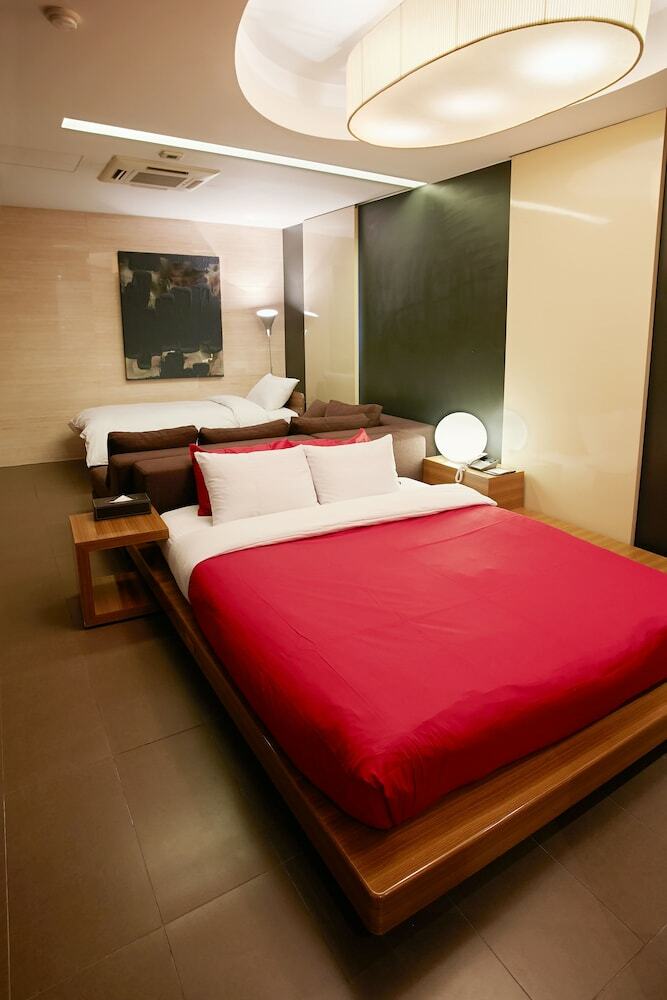 Tria Hotel
