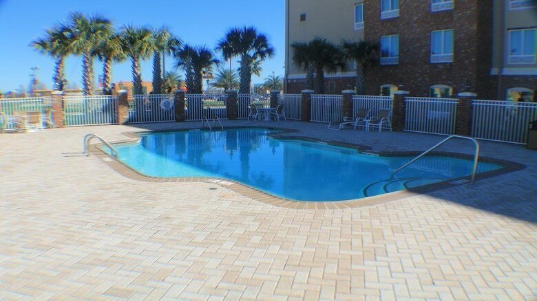Hotel Holiday Inn Express & Suites Gonzales