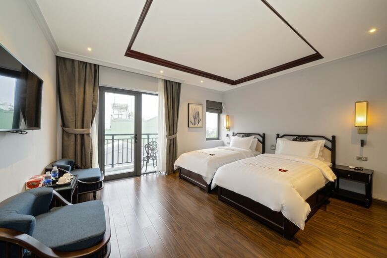 Eco Lux Riverside Hotel