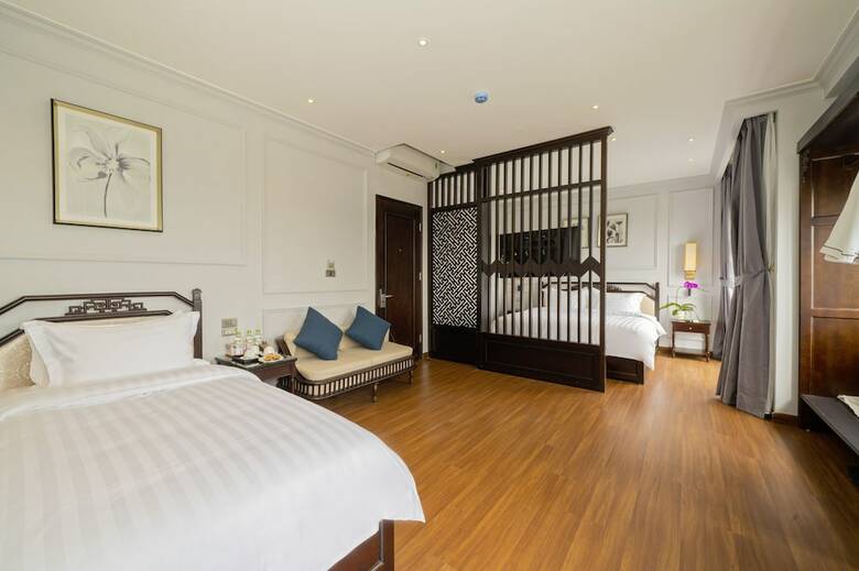 Eco Lux Riverside Hotel