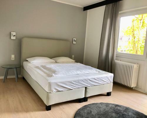 City Hotel
