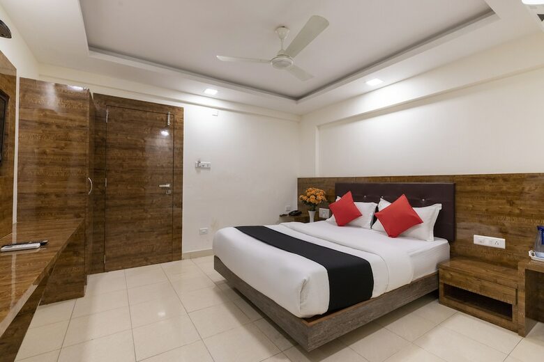 Hotel Capital O 49120 Ak International