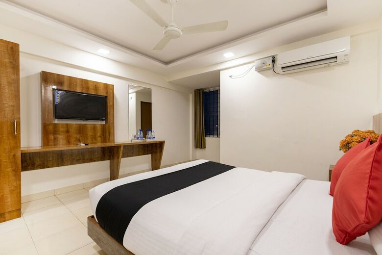 Hotel Capital O 49120 Ak International