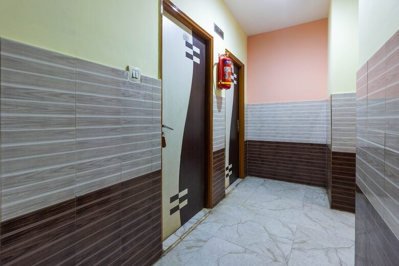 Spot On 46066 Hotel Azizia Residency