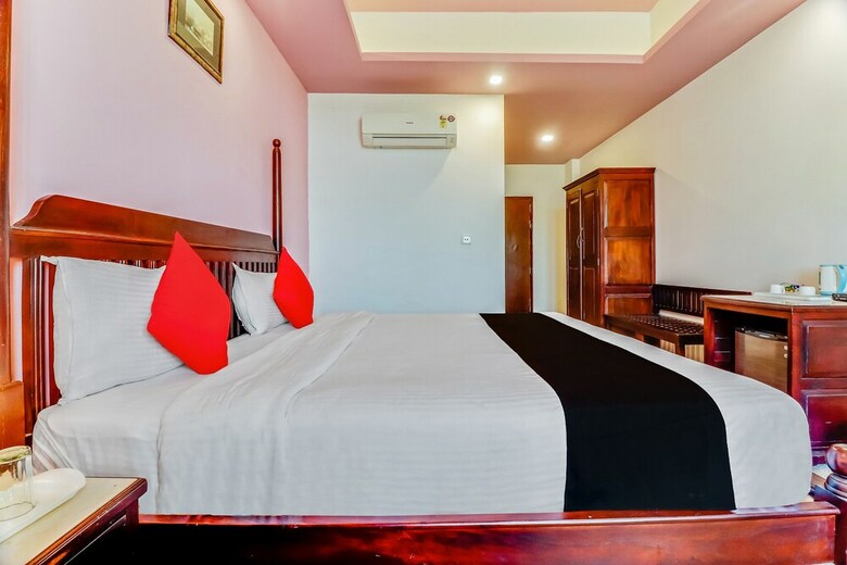 Capital O 48521 Hotel Bhanwar Singh Palace