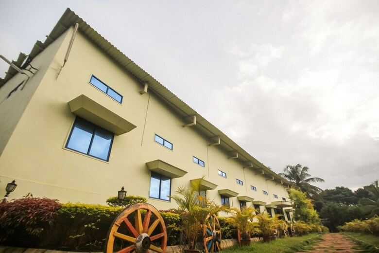 Hotel Oyo 48704 Rashi Farms