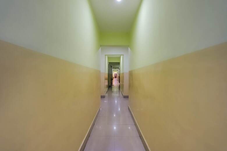 Oyo 40476 Hotel Devi Darbar