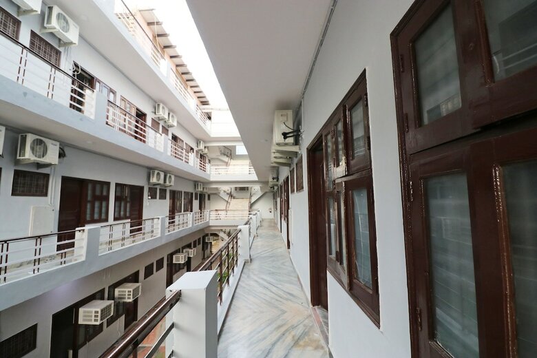 Oyo 39797 Hotel Om