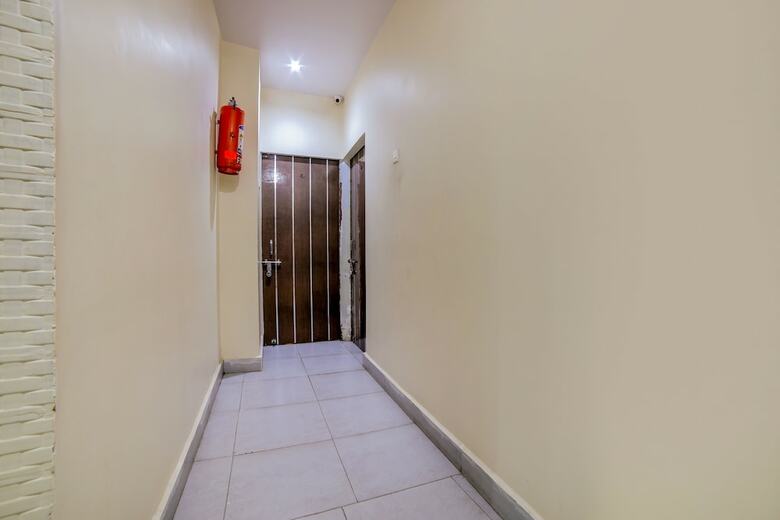 Hotel Oyo 23706 Super Deluxe Guest House