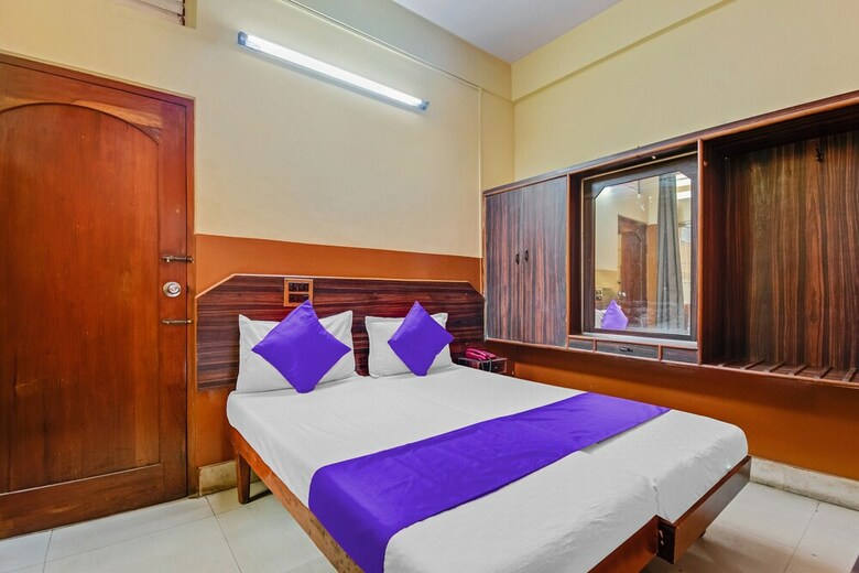 Spot On 48699 Hotel Pawan Sree Deluxe Lodge