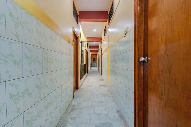 Spot On 48699 Hotel Pawan Sree Deluxe Lodge