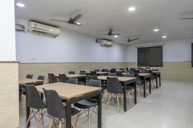 Hotel Silverkey Executive Stays 45988 Pooth Kalan