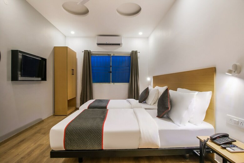 Hotel Oyo Townhouse 180 Sant Regency