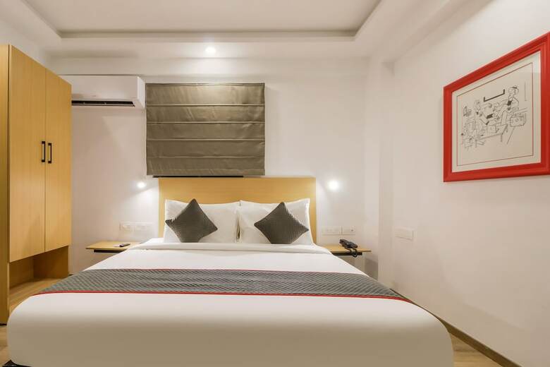 Hotel Oyo Townhouse 180 Sant Regency