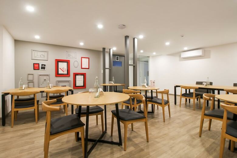 Hotel Oyo Townhouse 180 Sant Regency