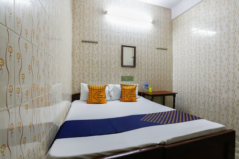 Hotel Spot On 49026 Ams Guest House