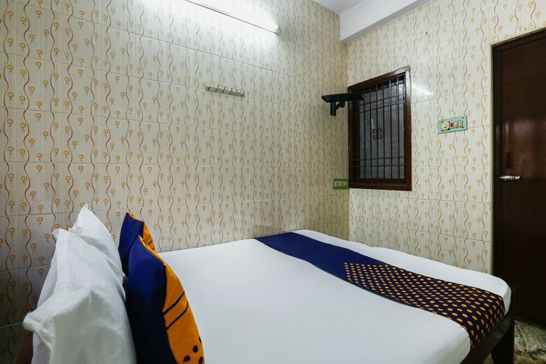 Hotel Spot On 49026 Ams Guest House