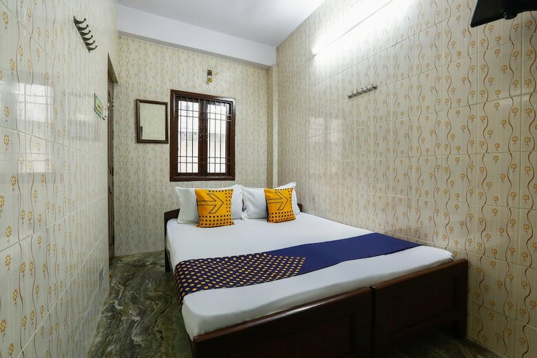 Hotel Spot On 49026 Ams Guest House