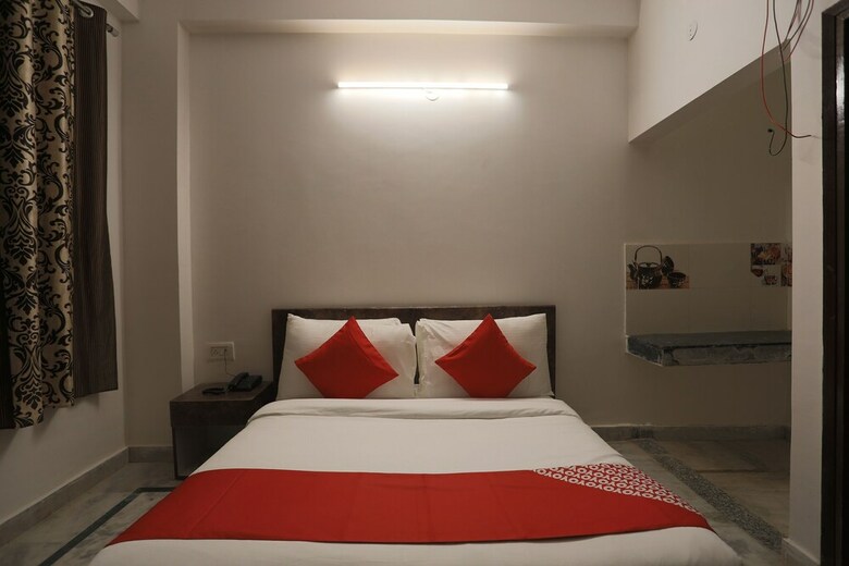 Hotel Oyo Flagship 46230 Atta Market
