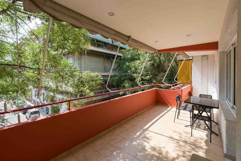 Apartamentos Isopolite�a Apt Pnyx Hill Building