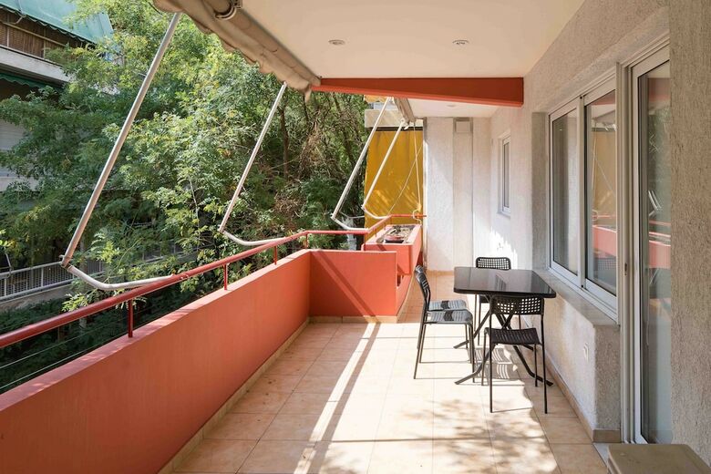 Apartamentos Isopolite�a Apt Pnyx Hill Building