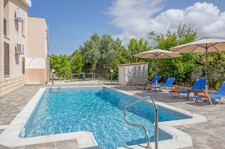 Coral Bay Villa With Pool