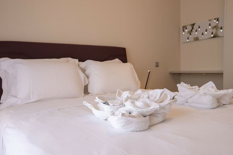 Luxurious 5 Bedroom-3 Bathroom Apartment 2- Athens